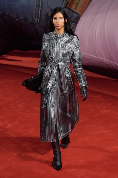 Look 15